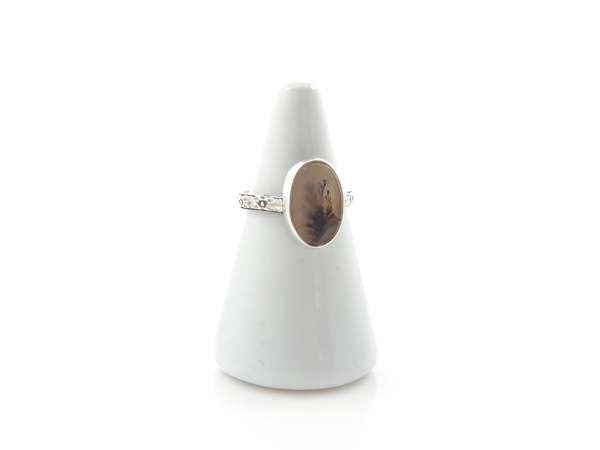 Scenic agate oval ring
