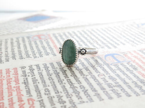 Green Kyanite daisy ring